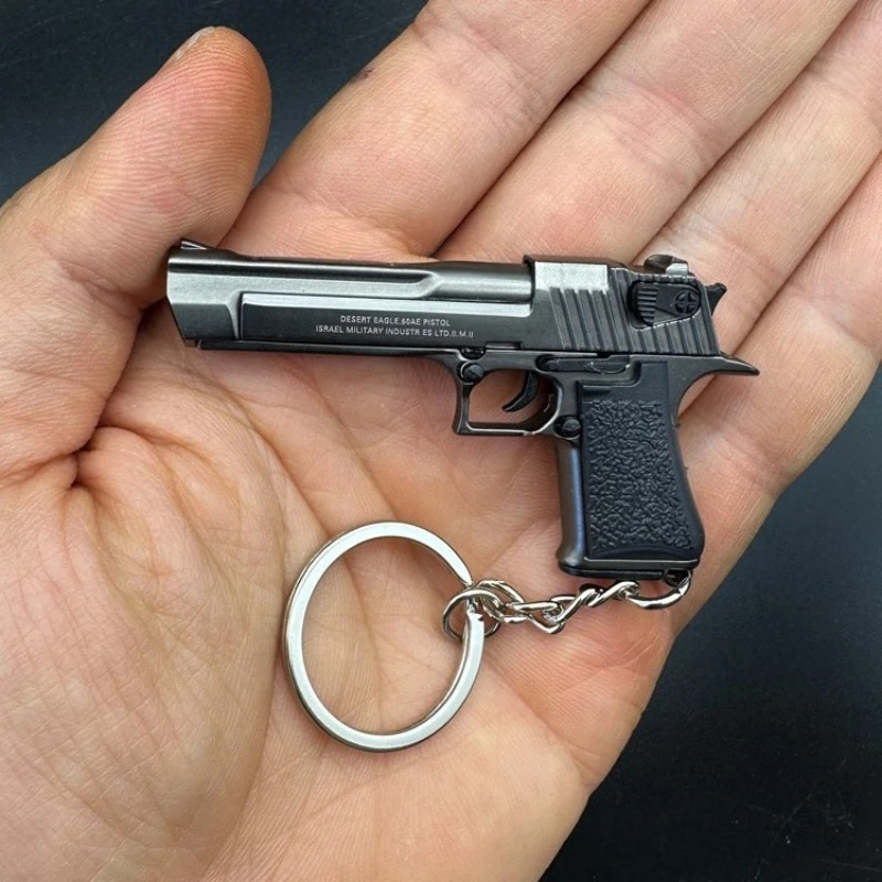 Model Kit Revolver - Portachiavi in lega in scala 1:4