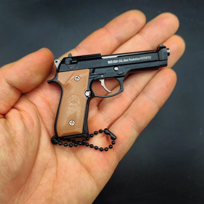 Modellino di Pistola M92 in Le - Model Kit Revolver recensione e prezzo